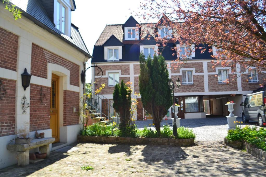 Coq Hotel Montreuil  Exteriör bild
