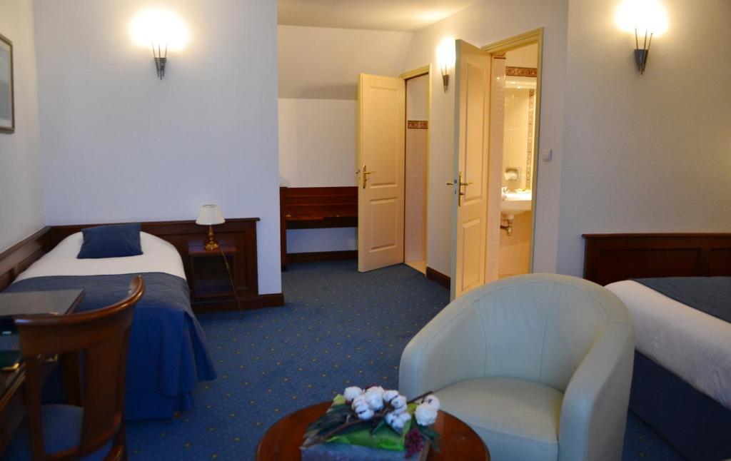 Coq Hotel Montreuil  Exteriör bild