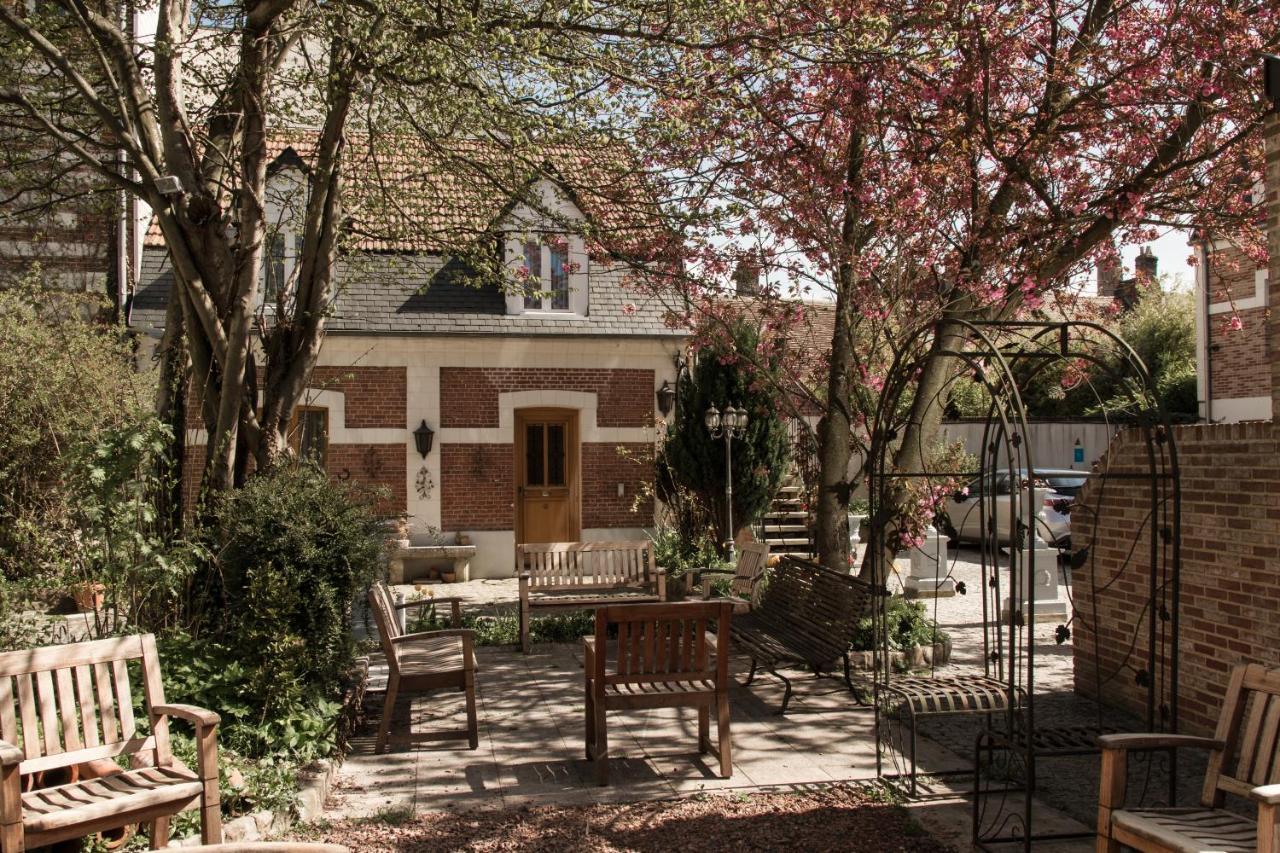 Coq Hotel Montreuil  Exteriör bild